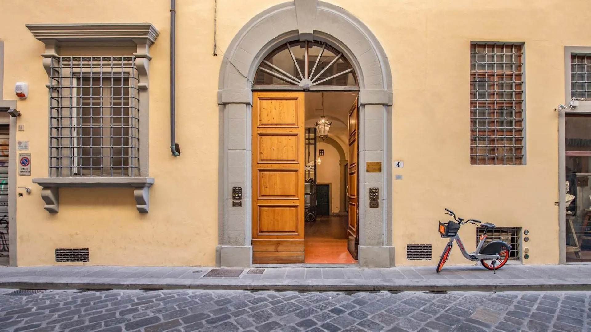 Mamo Florence - Borgo Santa Croce Apartment